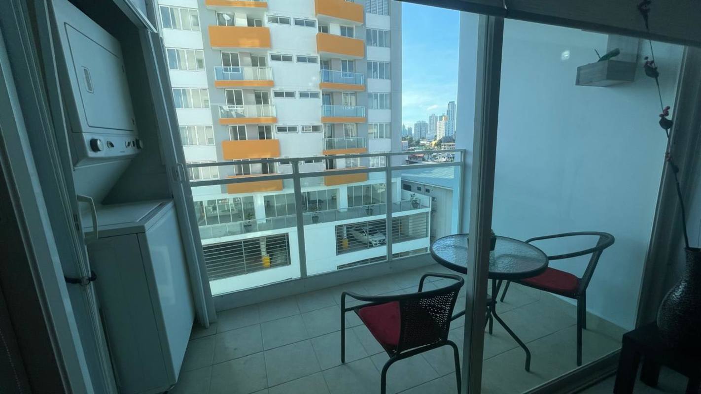 Furnished bedroom with built-in closet PH Red Point Panama