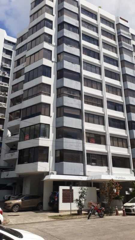Modern high-rise residential tower PH Ipanema in Punta Paitilla with balconies and parking area