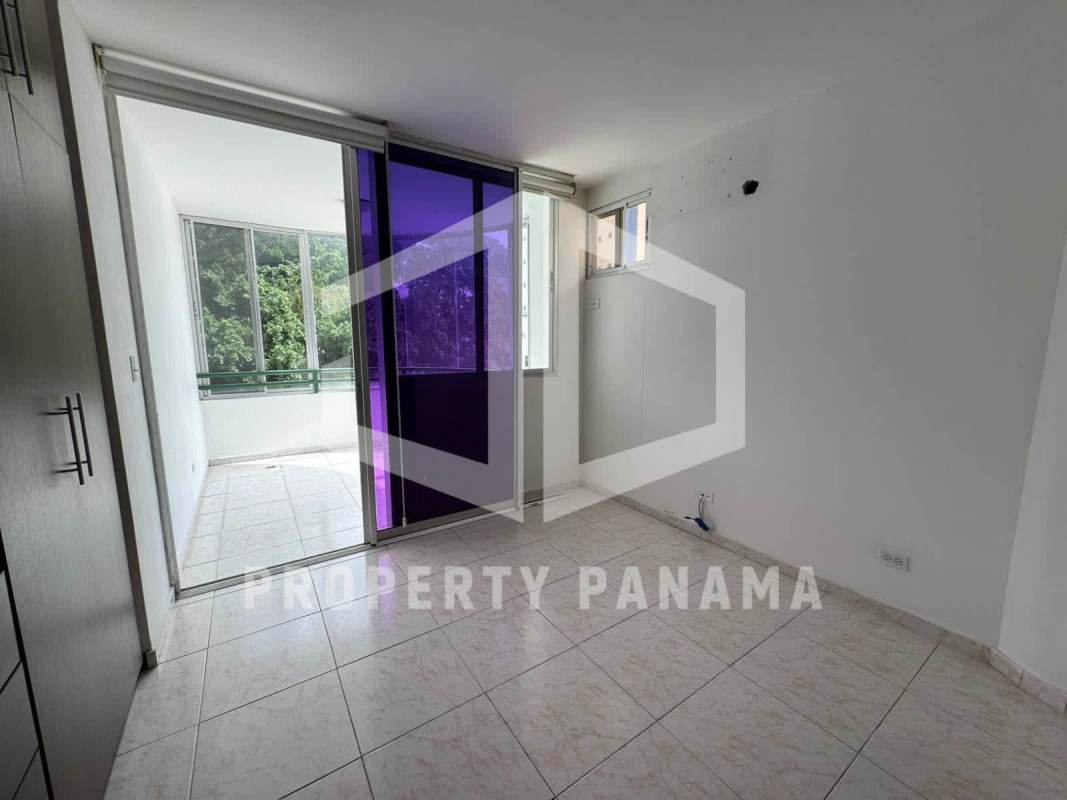 Bedroom with large wardrobe sliding glass door purple tint PH Deveaux San Francisco Panama