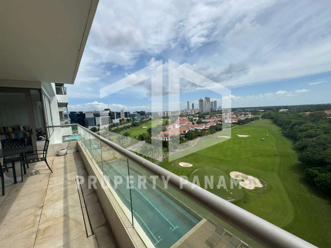 Modern lobby seating area with natural light and elegant furnishings at PH Green Garden Panama City