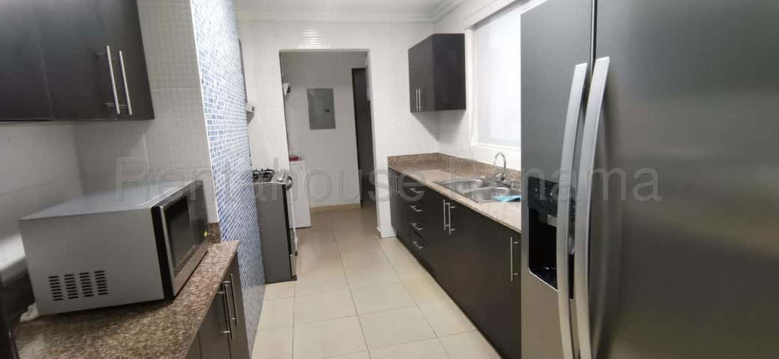 Master bedroom large windows city view PH Bella Vista Park Tower Panama