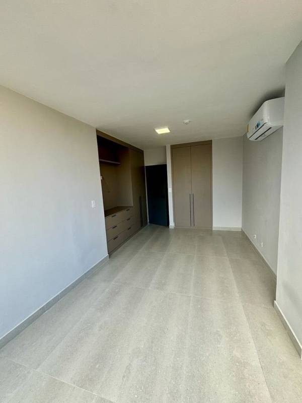 Empty modern bedroom with built-in wardrobe, tile flooring and AC in PH Coco del Mar San Francisco Panama