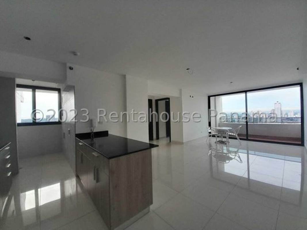 Rooftop swimming pool lounge area panoramic city skyline PH Skyline El Carmen Panama