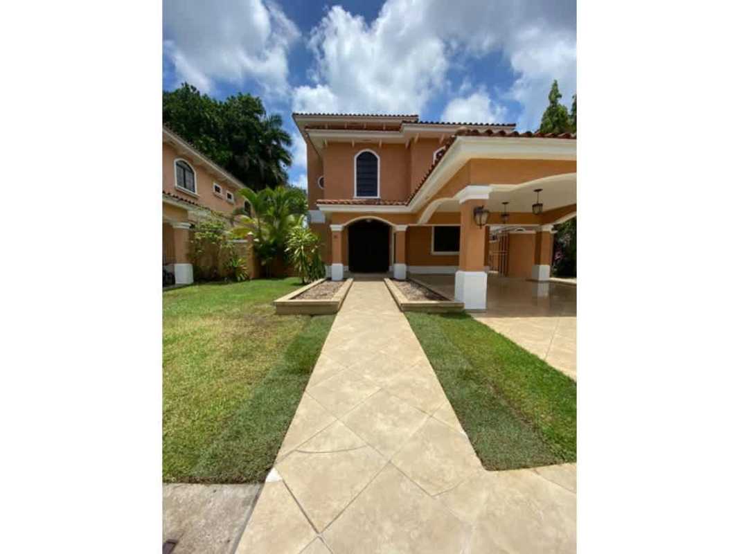 Exterior view Mediterranean facade landscaped garden rental Clayton Village Panama