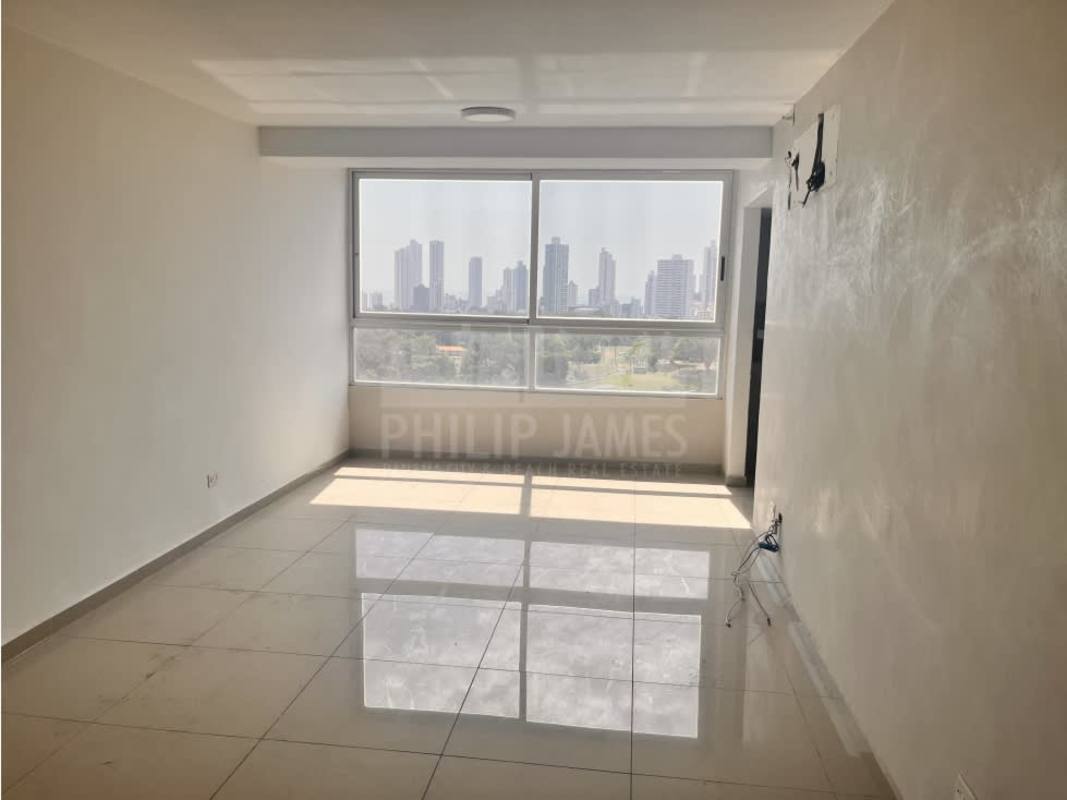 Bright bedroom with large window, tiled flooring in PH Delavista near Parque Omar Panama City