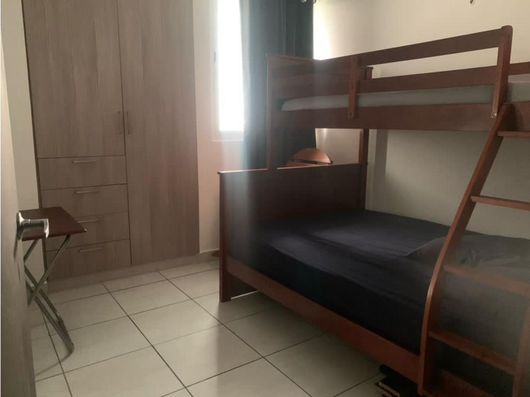 Bedroom with double bunk bed, wardrobe, natural light PH Metropolitan Park Panama