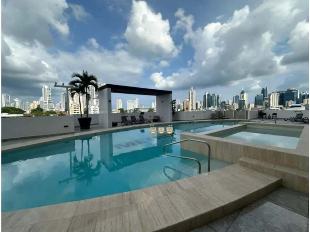 Bedroom with double bunk bed and closet in PH Metropolitan Park Via España Panama City