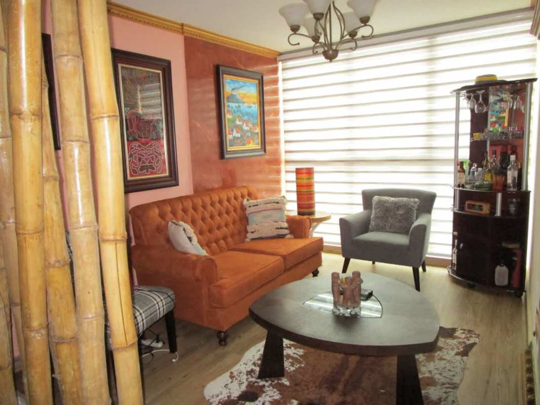 Bathroom with ceramic tiles, shower, pedestal sink PH Central Park Panama City