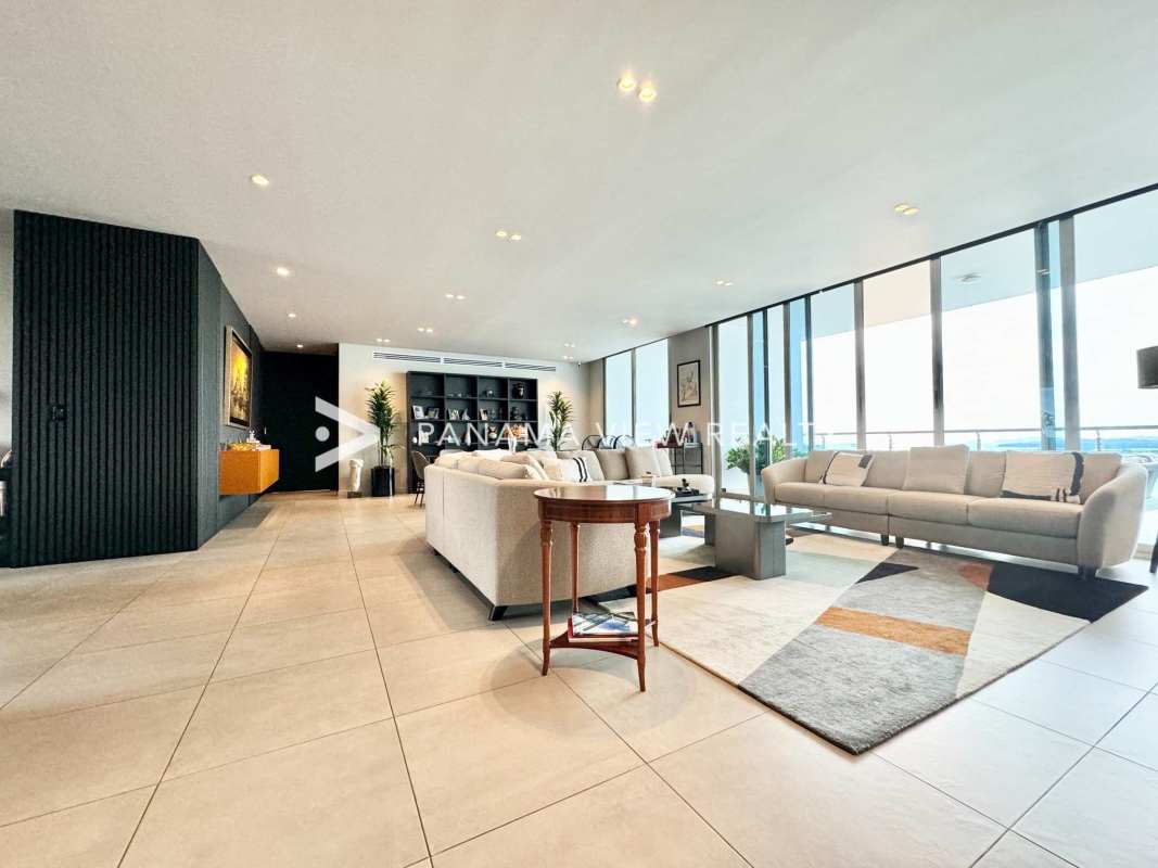 Remodeled kitchen with granite countertops, ocean views PH Aqualina Punta Pacifica Panama