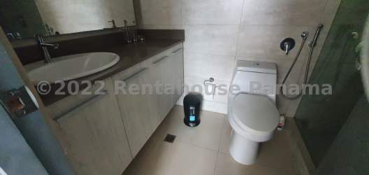 Spacious bedroom with air conditioning and built-in closet PH Natura Costa Verde Panama