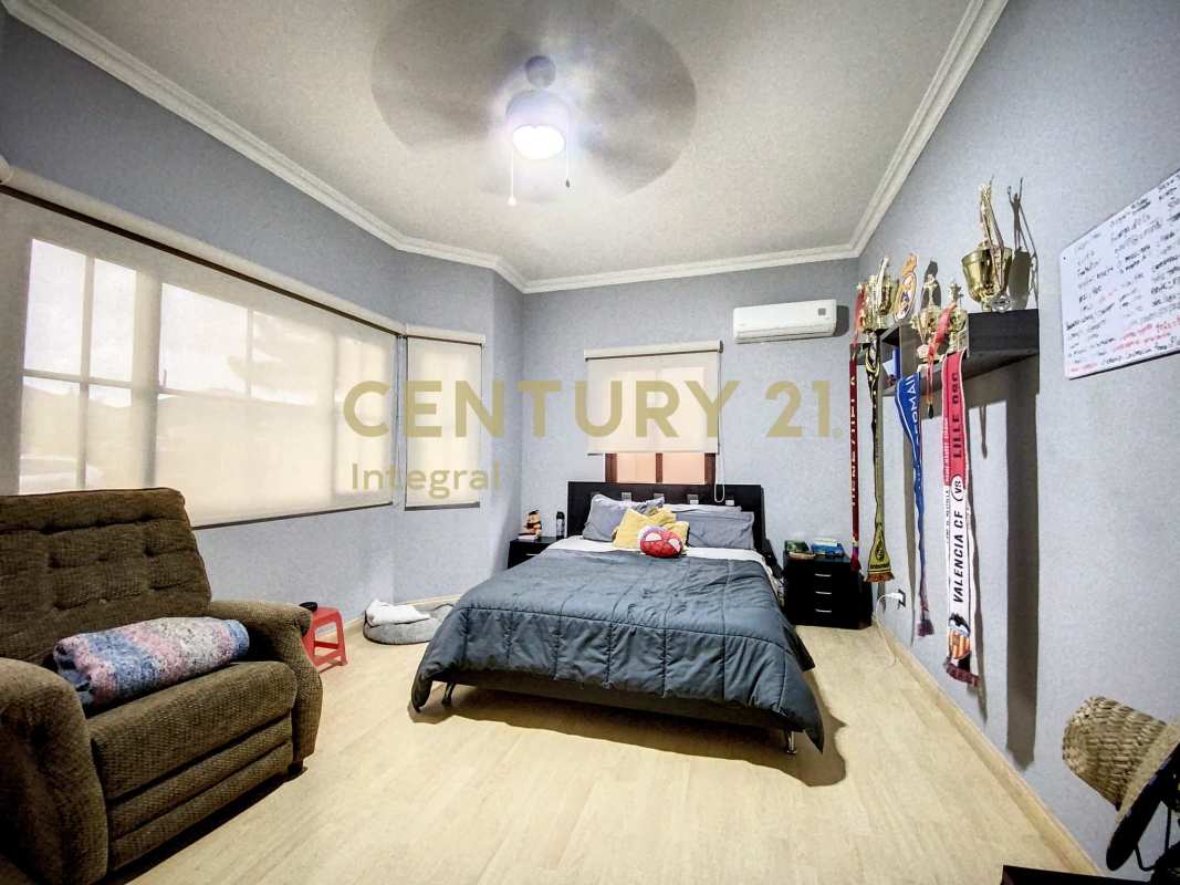 Spacious bedroom with ceiling fan, large windows and wood flooring PH Sunset Coast Costa Sur Panama