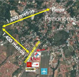 Aerial map with Plaza Penonomé, airport, and commercial landmarks near land plots