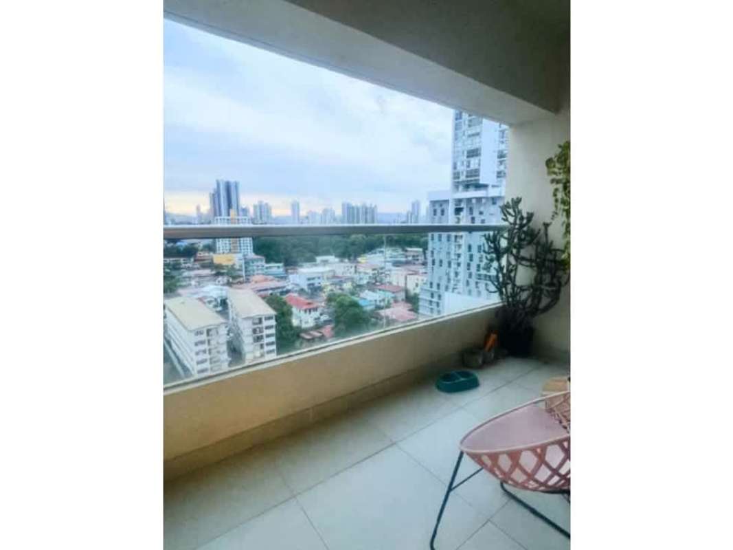 Balcony with glass railing and skyline panorama at PH Diamond Tower Panama