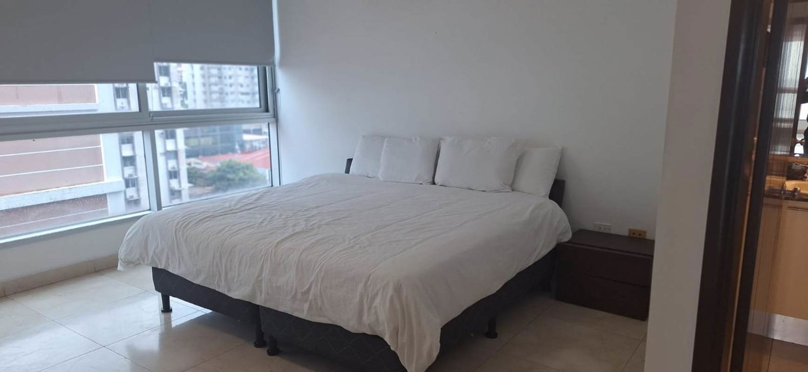 Sky rooftop infinity pool skyline ocean views PH Villa del Mar Panama