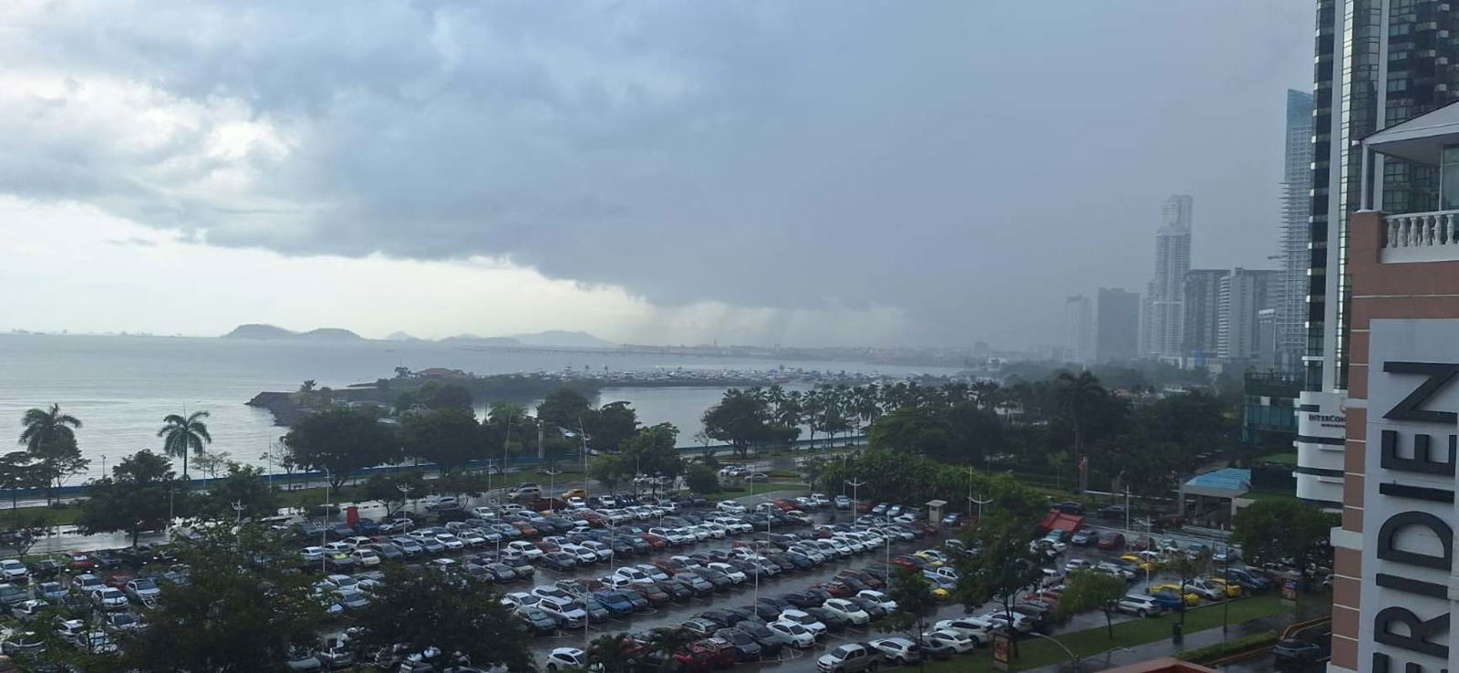 Modern equipped kitchen appliances granite style PH Villa del Mar Panama