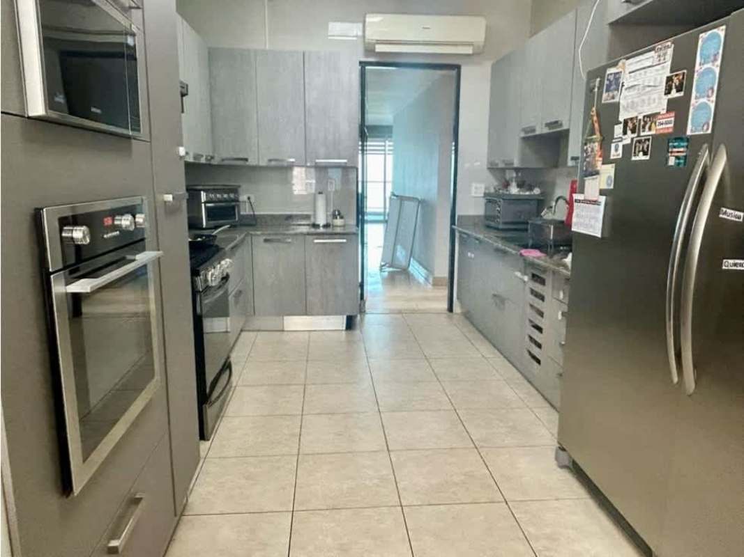 Bright second bedroom with city skyline view PH Oceanaire Panama