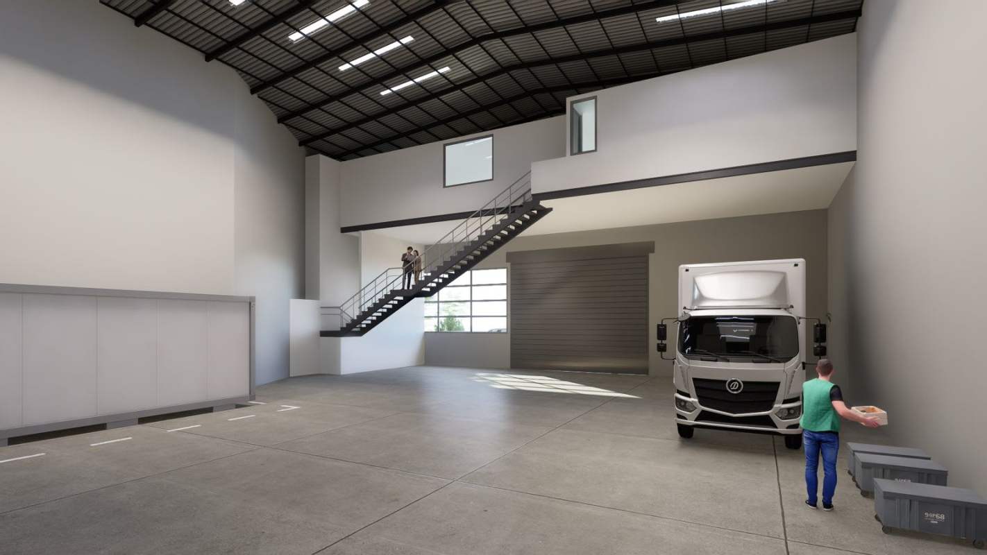 Spacious industrial warehouse interior with high ceiling, truck access and mezzanine in Río Abajo Panama