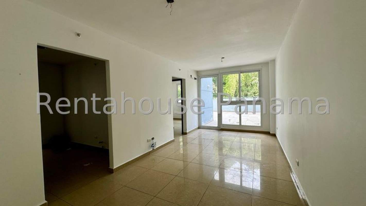 Bright living room with terrace access PH Urbis Tower Tumba Muerto Panama