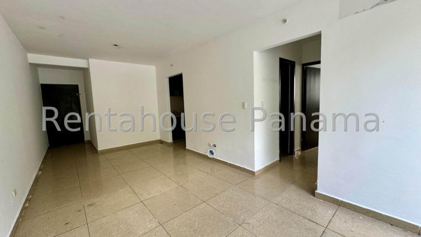 Living area with ceramic flooring, glass doors to terrace in PH Urbis Tower Panama