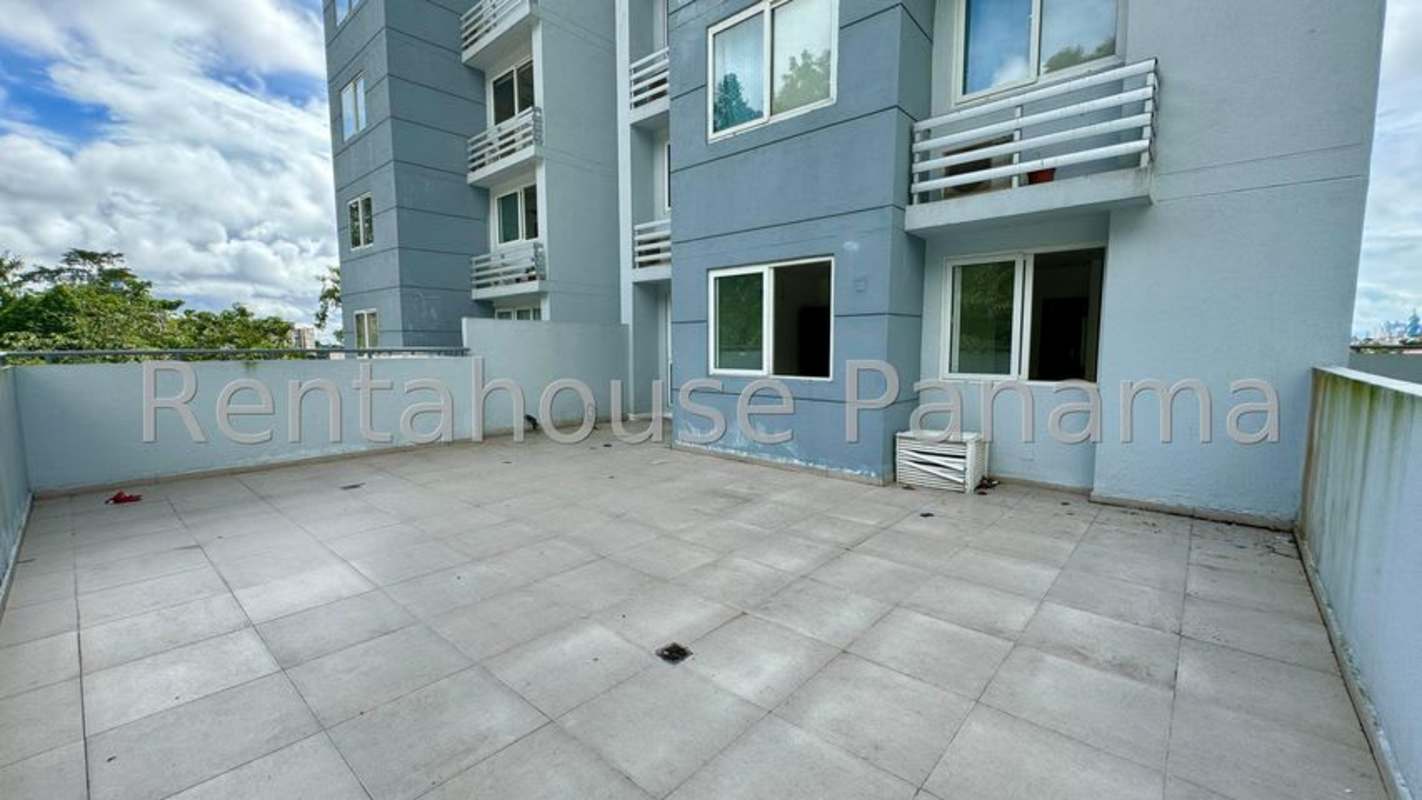 Private outdoor terrace space in PH Urbis Tower Panama City