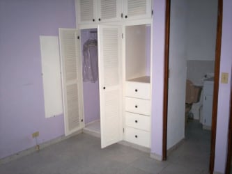 Bathroom with pedestal sink, walk-in shower area and mirror Veracruz Arraiján Panama