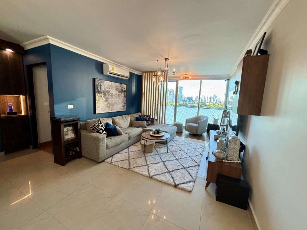 Master bedroom with large windows and built-in closet in PH Pacific Point Punta Pacífica Panama City