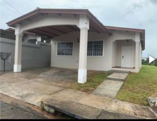 Spacious living room with neutral tile and bright windows in house for rent Brisas del Golf Arraiján Panama
