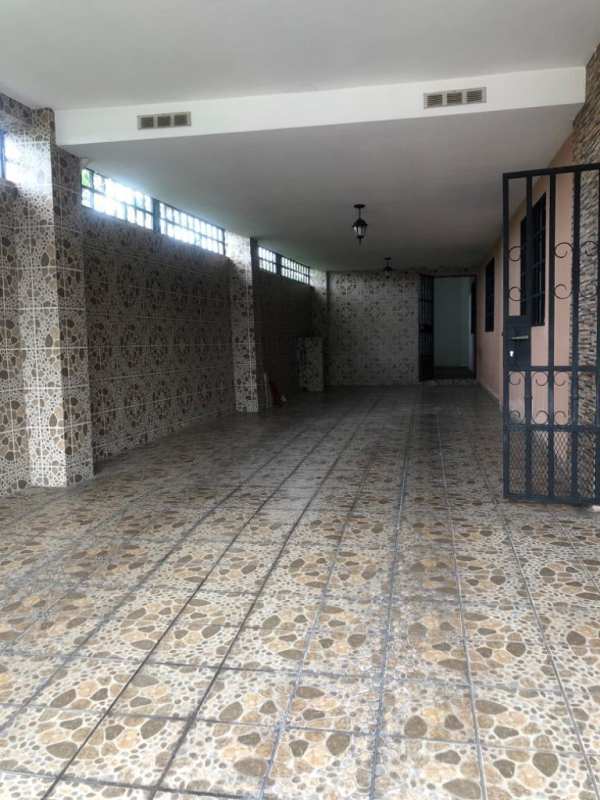 Interior hallway with stone wall and security gate in duplex Llano Bonito Panama