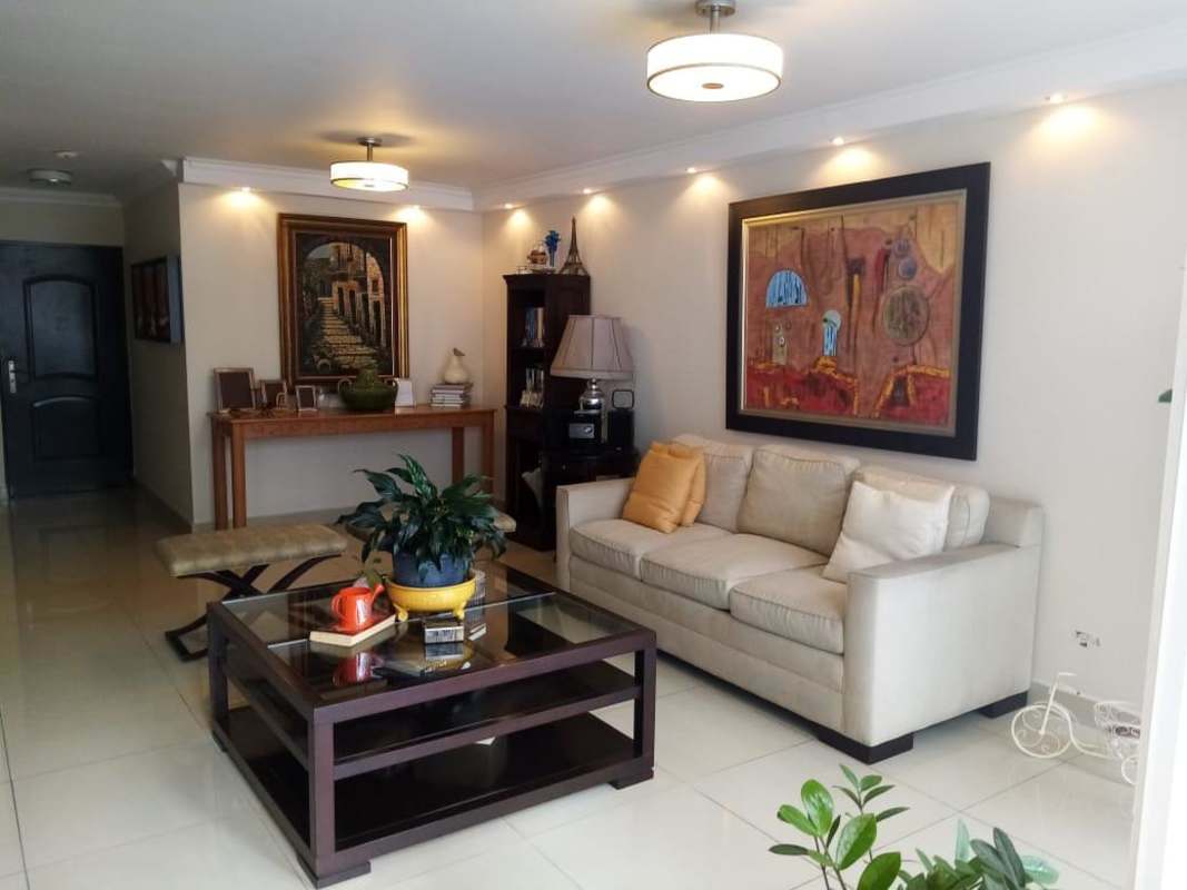 Large dining space with windows, ceiling fan, neutral tones in PH Plaza Downtown Panama