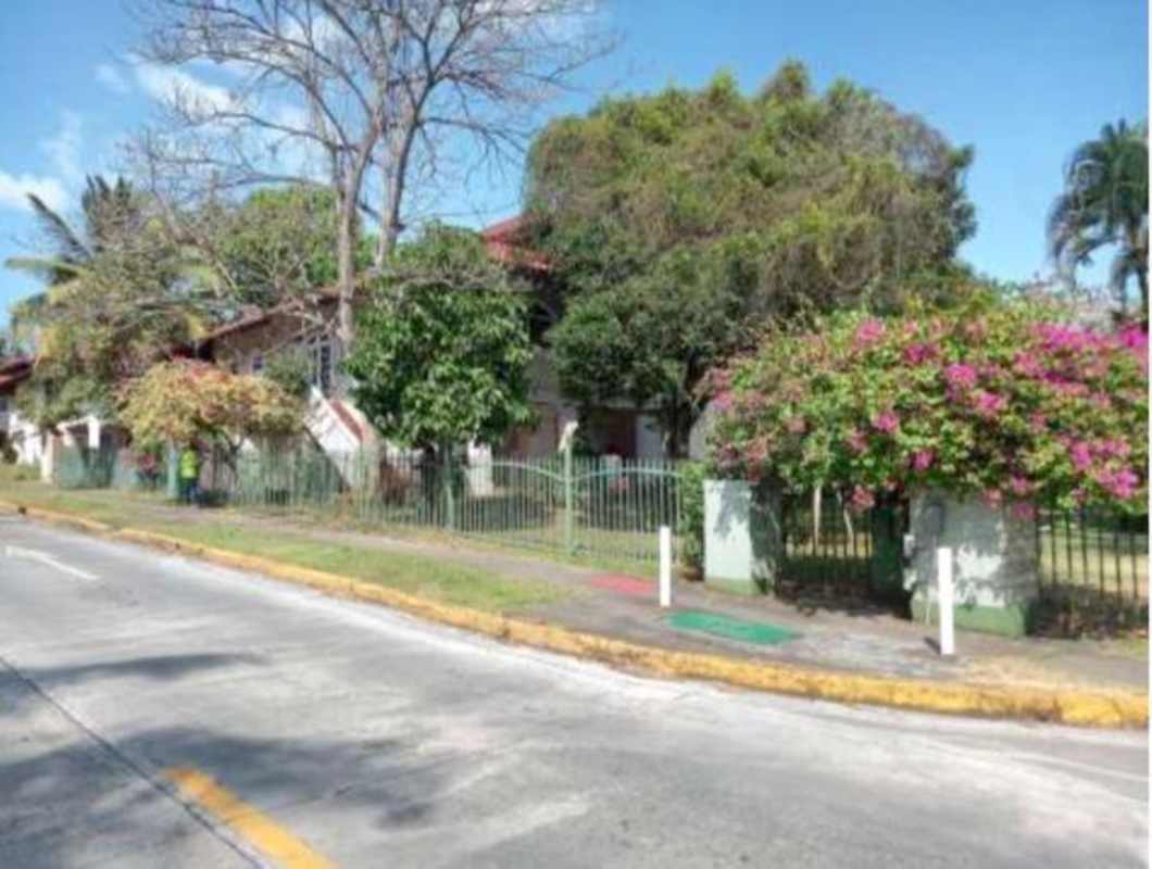 Investment Corner Property with 8BR Albrook in Balboa - View 3