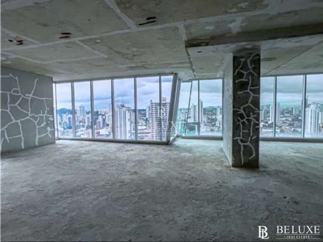 Modern elevator lobby with multiple stainless steel elevators and polished tile floors in PH Fortune Plaza Obarrio Panama