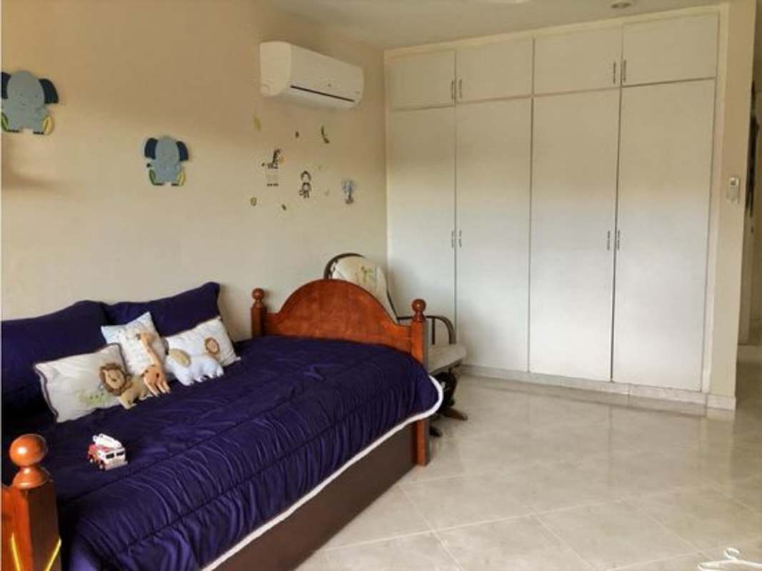 Kids bedroom with fun decor, large closet and AC Betania Panama City