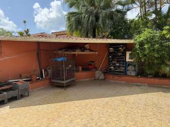 Backyard with garden, storage space and greenery in Costa Verde Colón Panama