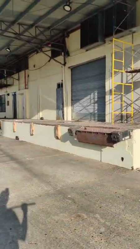Partial mezzanine in industrial warehouse for offices or management Panama City