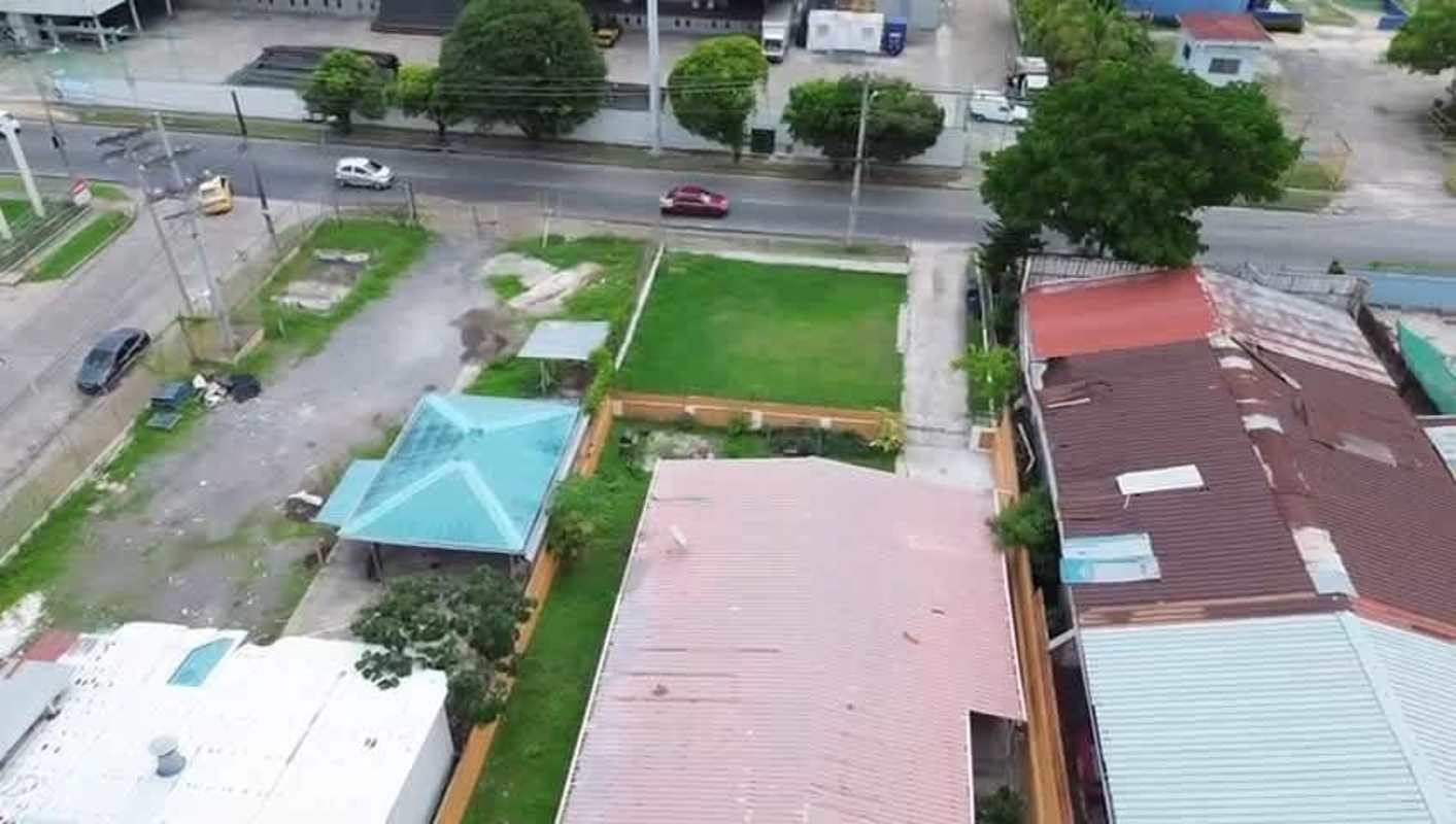 Concrete loading platform with metal doors warehouse rental Juan Diaz Panama