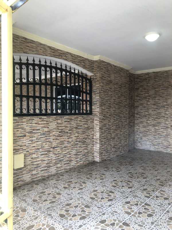 Covered parking space with electric gate at duplex house La Toscana Panama