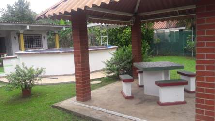 Bathroom with walk-in shower, sink and traditional finishes in Panama beach property