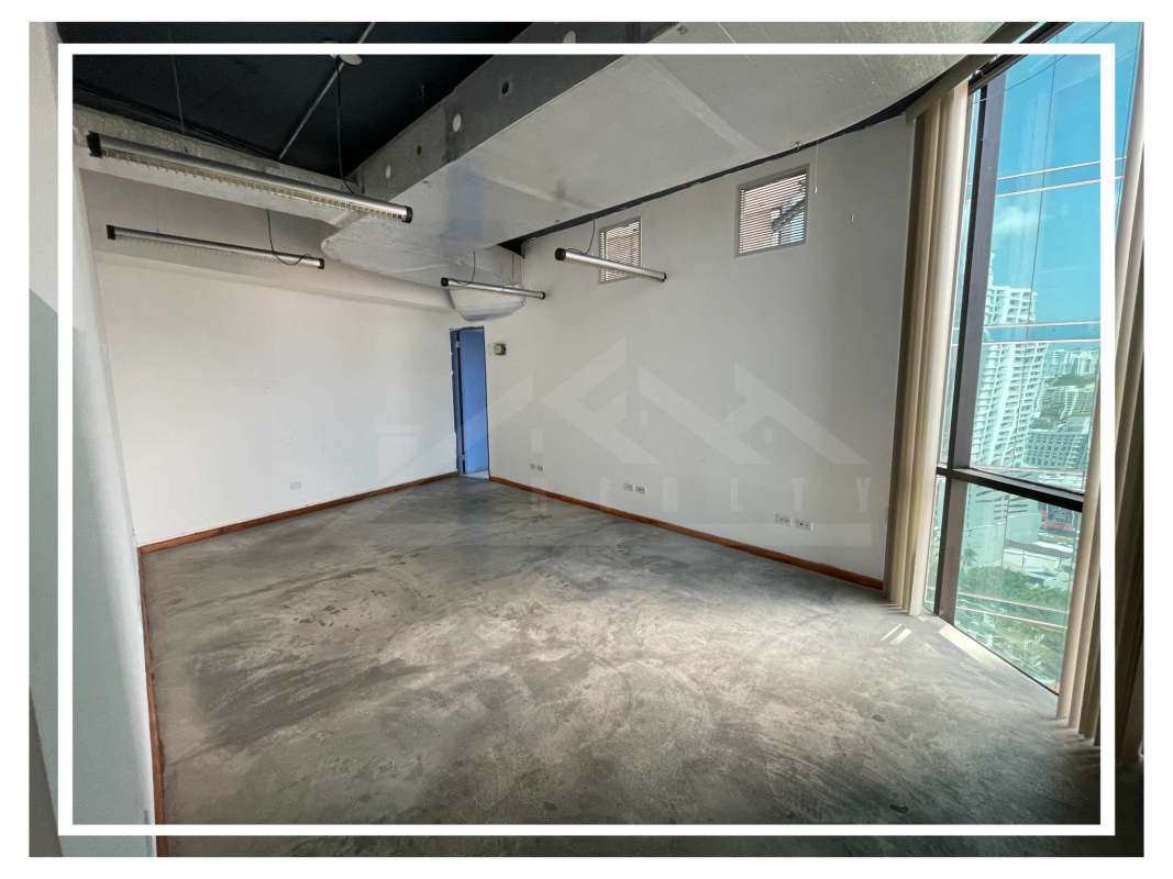 Partitioned glass offices in commercial space PH BICSA Obarrio for rent Panama