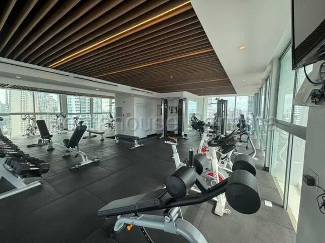 Infinity rooftop pool with skyline views in PH Altamira Bella Vista Panama