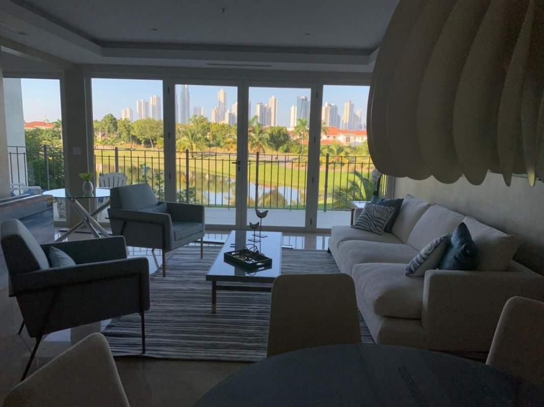 Spacious bedroom large windows with golf and lagoon view PH The Reserve Santa María Panama