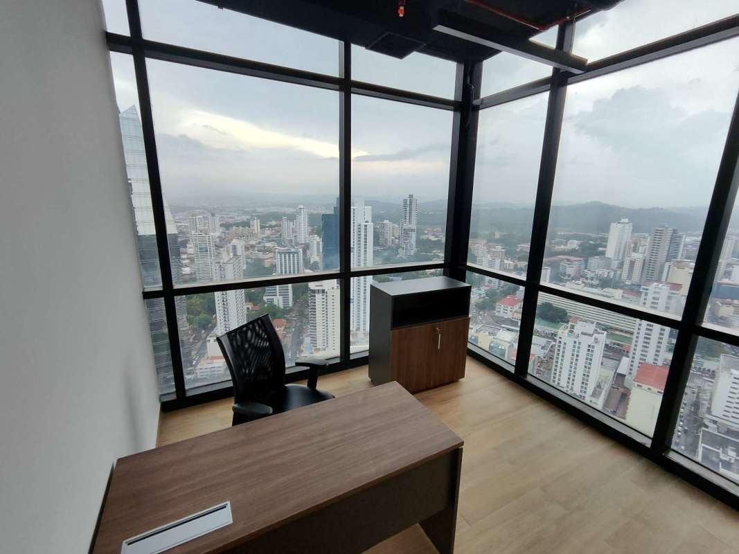 Furnished commercial office with floor-to-ceiling windows and city views in PH Financial Park Tower Panama