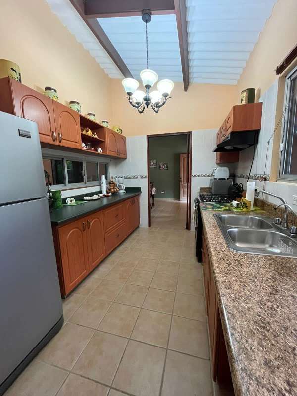 Traditional kitchen with granite countertops, cabinetry, appliances, mountain retreat in Panama