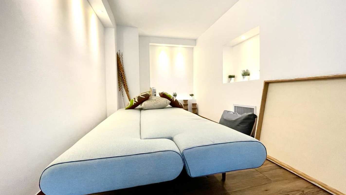 Rooftop infinity pool overlooking ocean and Panama skyline in PH Destiny Tower