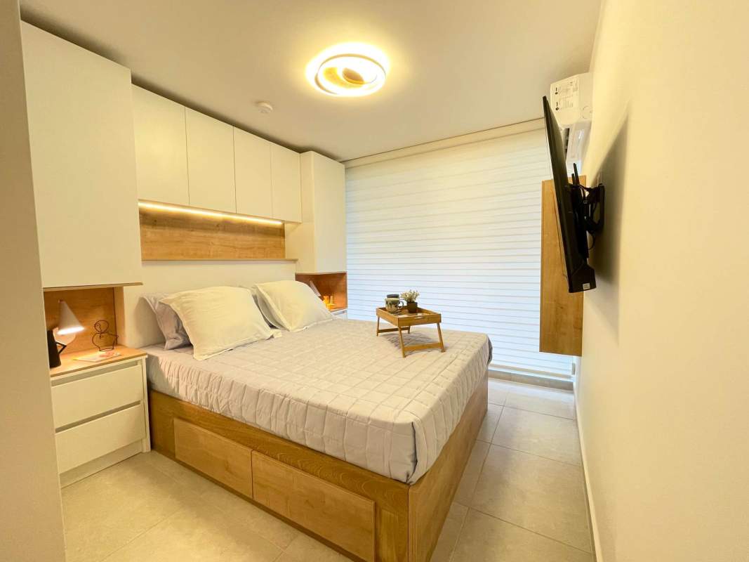 Minimalist bedroom design with built-in closet and modern finishes at PH Costana Bella Vista