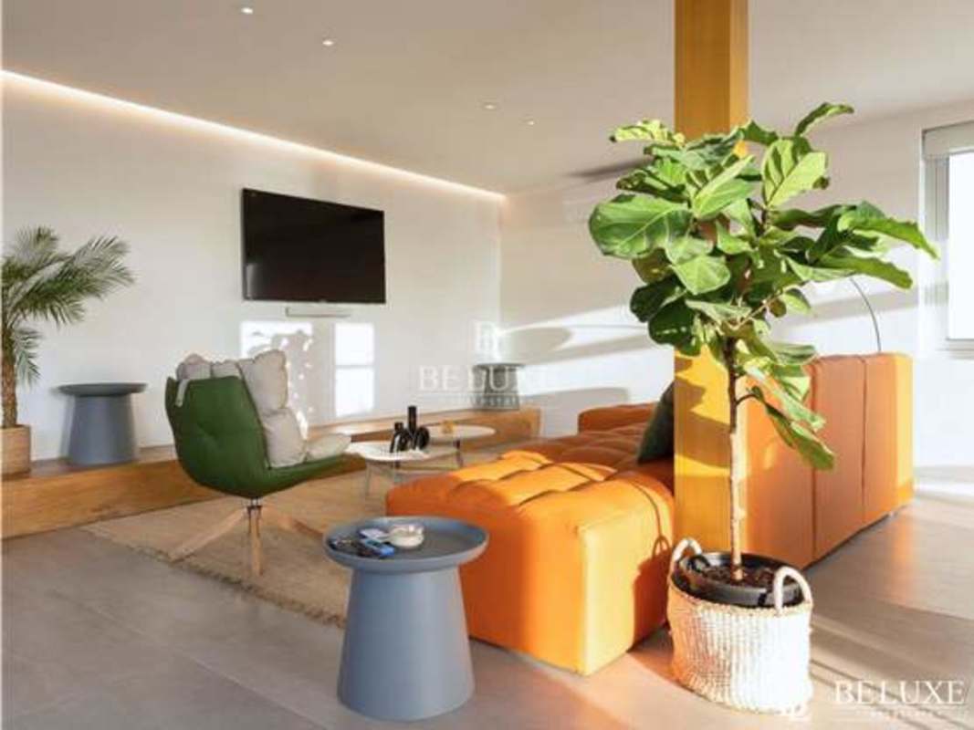 Spacious kitchen with modern cabinets, stainless appliances and dining area in PH Las Bóvedas Casco Viejo