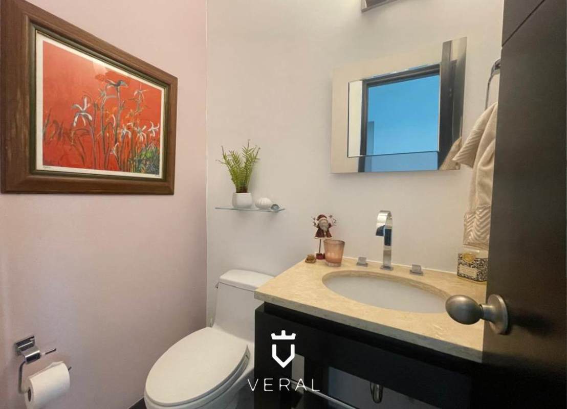 Rooftop swimming pool with sun loungers overlooking Pacific Ocean and Panama skyline at PH Veranda Coco del Mar