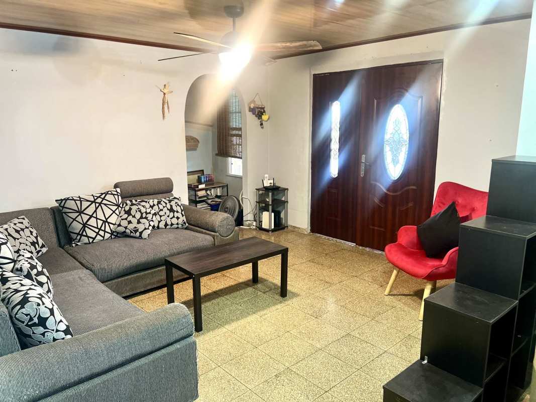 Spacious master bedroom with closet, granite floor in Cerro Viento house for sale Panama