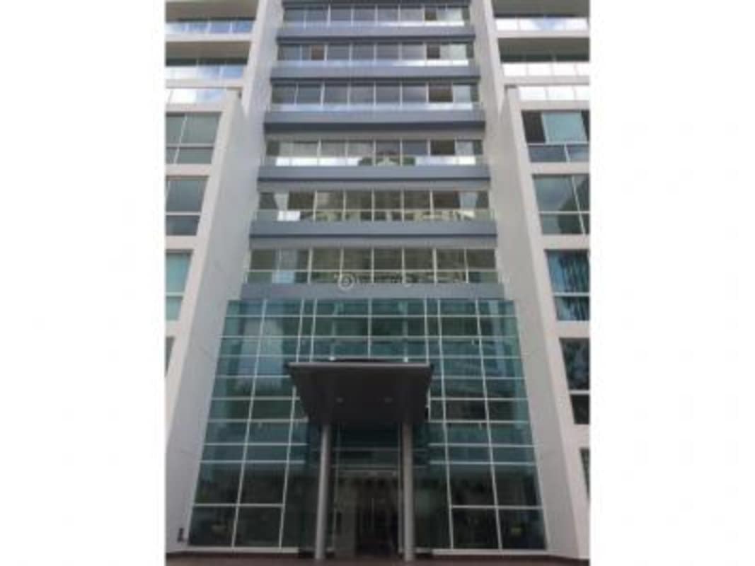 Modern exterior of PH El Mare 600 high-rise tower in Edison Park Panama City