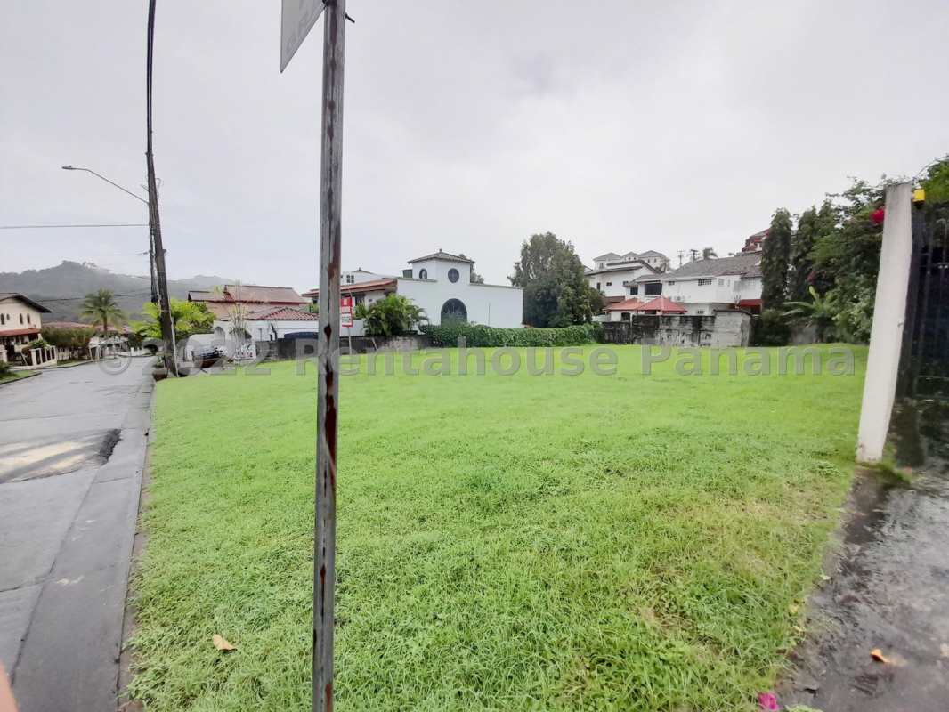 Elevated buildable vacant lot with panoramic views La Alameda Pedregal Panama