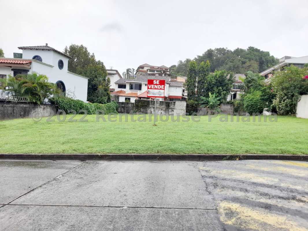 Residential land ready for building with access to utilities in La Alameda Panama